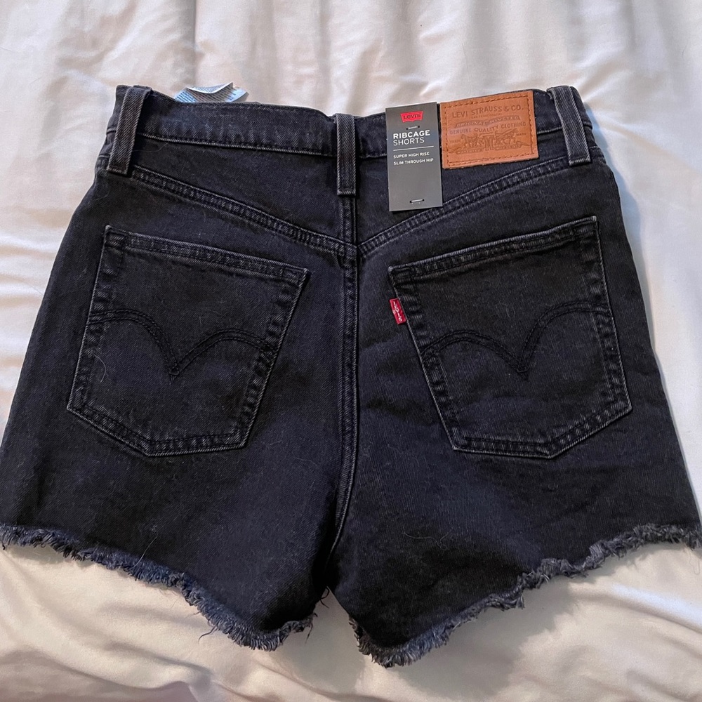 *NWT* levi’s ribcage women’s shorts in black size 27